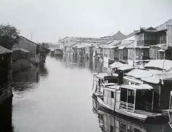 1930年代，秦淮河上的船家。.jpeg