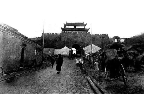 1910年，南京仪凤门，这里是从下关码头进入南京第一座城门。杉江房造.jpeg