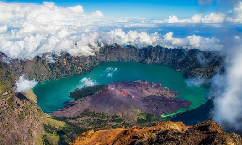 突发！印尼锡纳布格火山猛烈喷发，这里还有哪些火山？