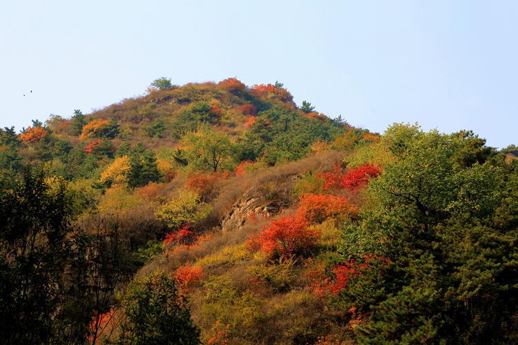 白銀坨景區位於保定市順平縣神南鎮深山區,是保定市西北部太行山脈的