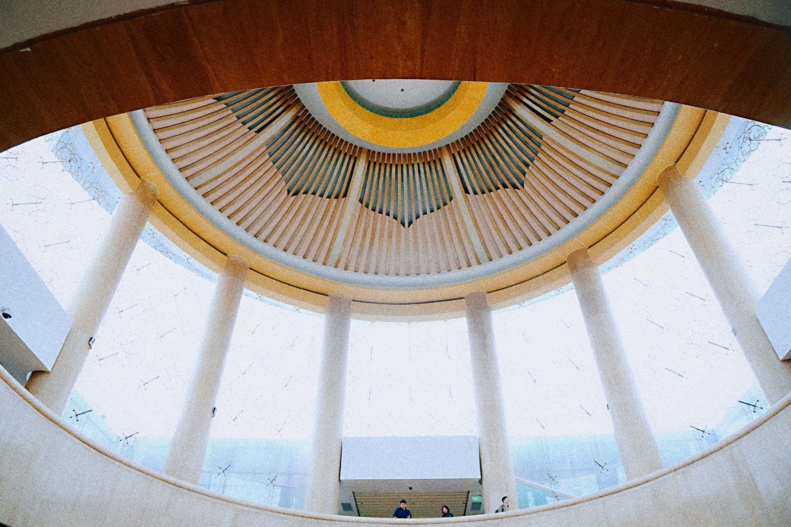 博物館建築設計恢弘莊嚴,大氣古樸,以天圓地方理念創作,與小雁塔薦福